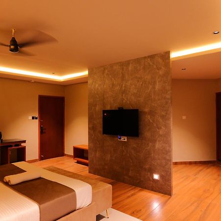 Hotel Classico International Kannangad 외부 사진